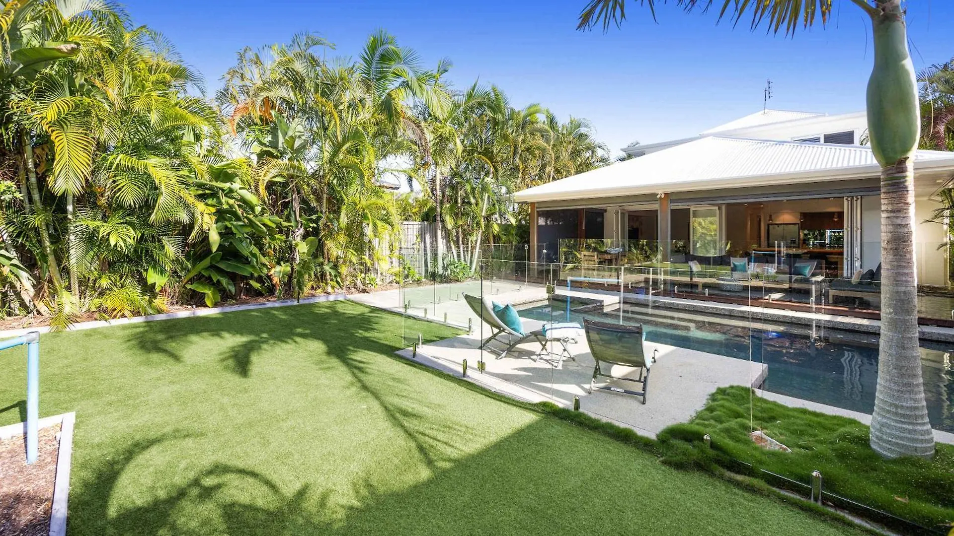 Holiday home Golden Beach Luxury For Families Australia
