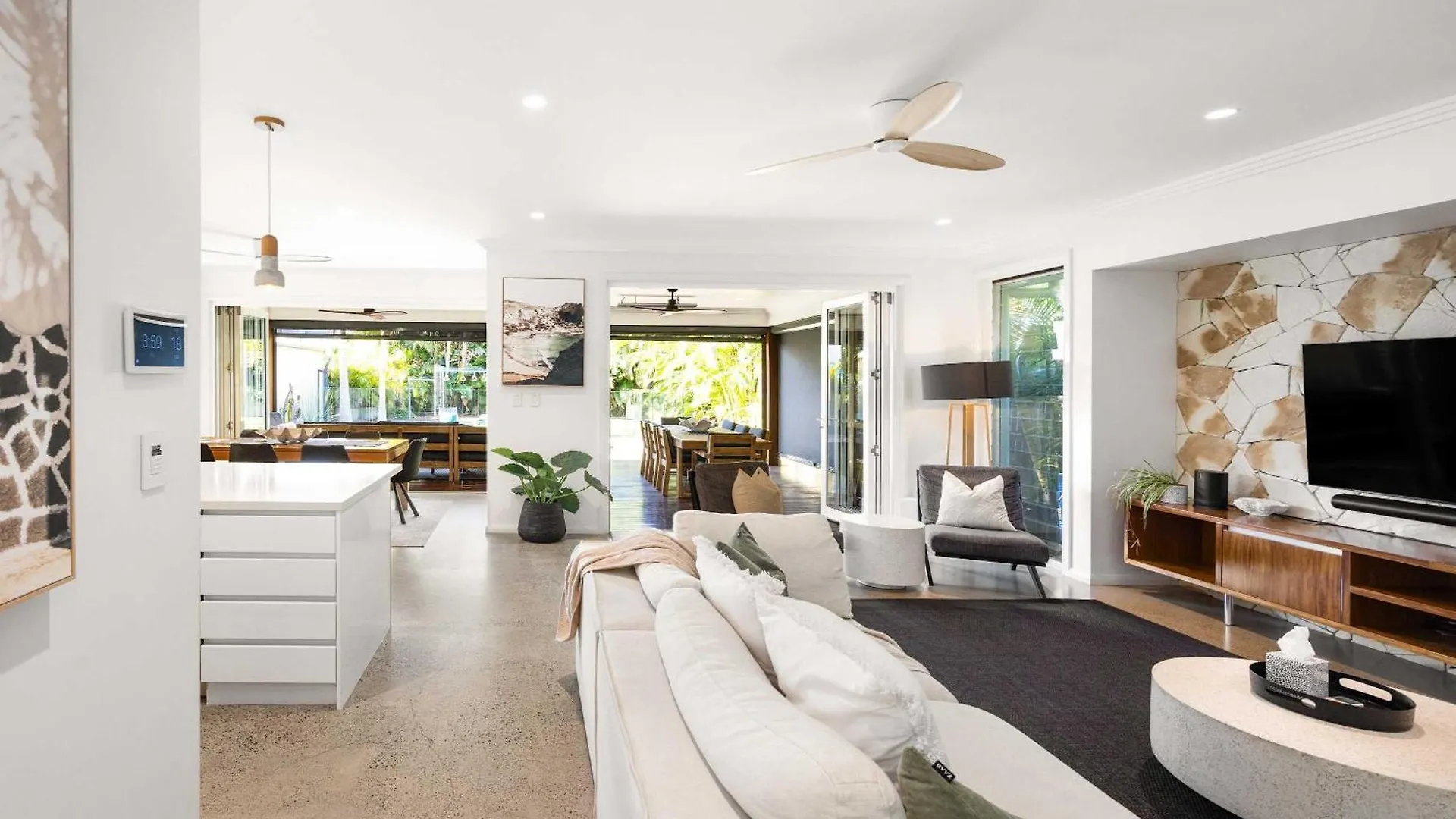 Holiday home Golden Beach Luxury For Families Australia